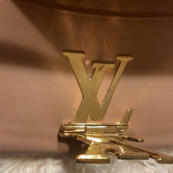 This LV Louise Chain GM in Beige,beautiful and 100% authentic. Perfect condition - Picture 8 of 12